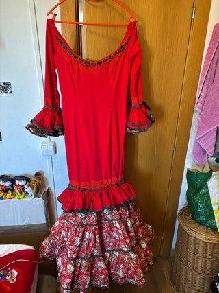 Traje de flamenca rojo con volantes
