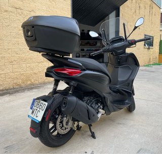Piaggio Beverly 300 HPE DEEP BLACK AÑO 2024