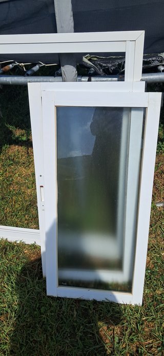 Ventana de aluminio con persiana... medidas 1m x90