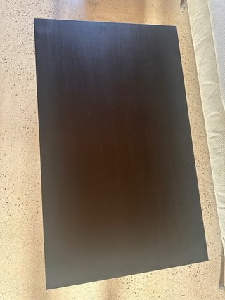 Mesa de centro negra de madera