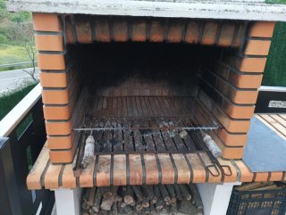 Barbacoa de obra ladrillo y piedra