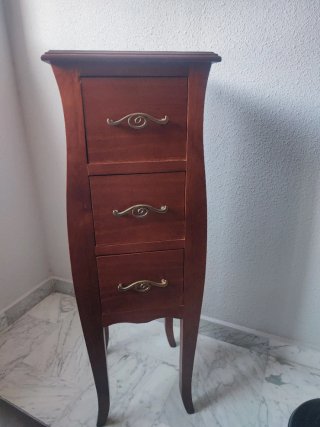 Mueble de madera con cajones