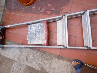 Escalera de aluminio plegable