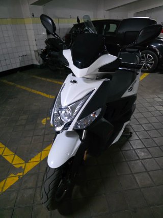 Kymco Agility 125 Scooter Negra/Blanca