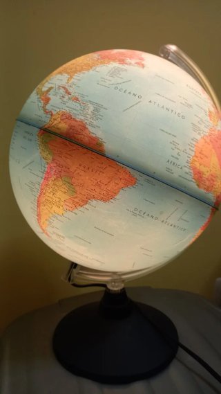Globo terráqueo iluminado