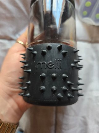 Botella de agua con funda de pinchos 500ml