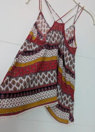 Blusas tirantes  Multicolor a 1,50€ unidad.