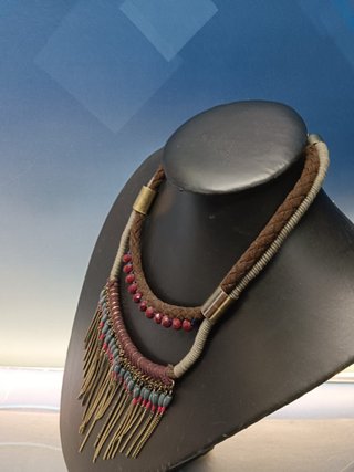5 collares, colgantes diferentes, con material reciclado y cadena, observa las fotos