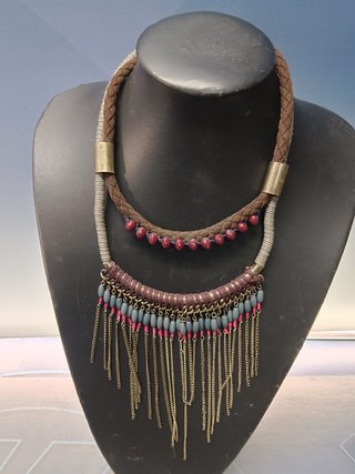 5 collares, colgantes diferentes, con material reciclado y cadena, observa las fotos