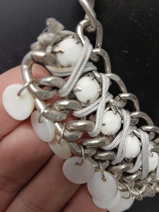 5 collares, colgantes diferentes, con material reciclado y cadena, observa las fotos