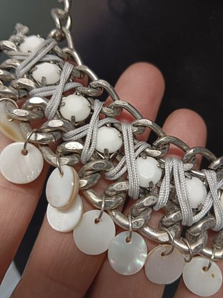 5 collares, colgantes diferentes, con material reciclado y cadena, observa las fotos