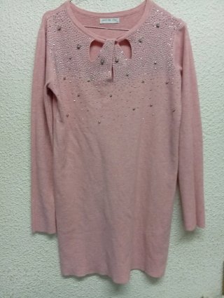 Jersey rosa con brillos y cuello escotado