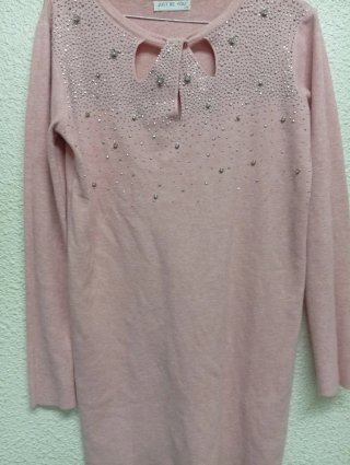 Jersey rosa con brillos y cuello escotado