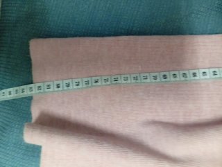Jersey rosa con brillos y cuello escotado