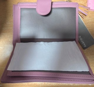 Monedero rosa con detalle dorado