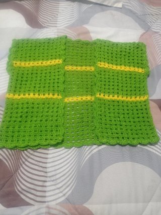 Chaleco tejido verde y amarillo
