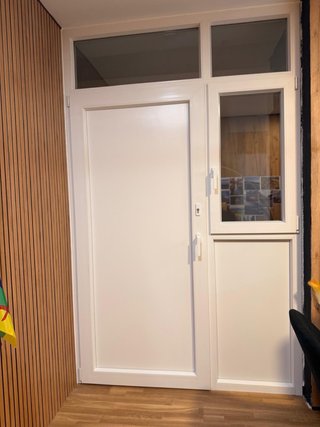 Puerta blanca 1.60m x 2.50m con llave