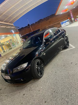 BMW 330D averiado