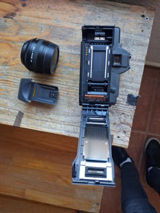 Yashica 230-AF + Lente 28mm f/2.8