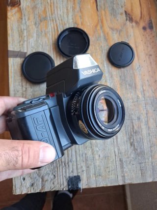 Yashica 230-AF + Lente 28mm f/2.8
