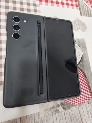 Samsung Galaxy Z Fold5 + Starter Pack