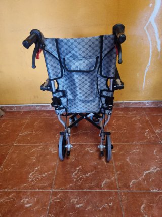 Silla ruedas tránsito o para espacios reducidos