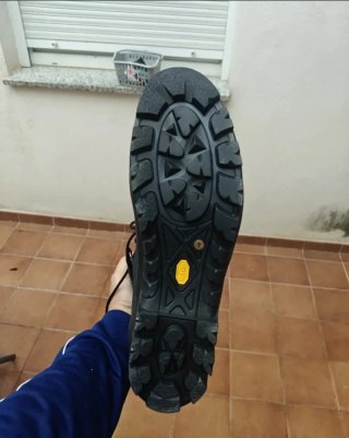 Botas Boreal Negras y Grises