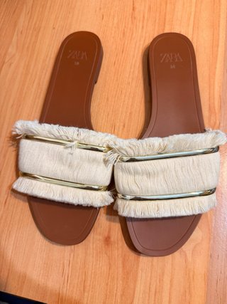 Sandalias Zara Beige y Doradas