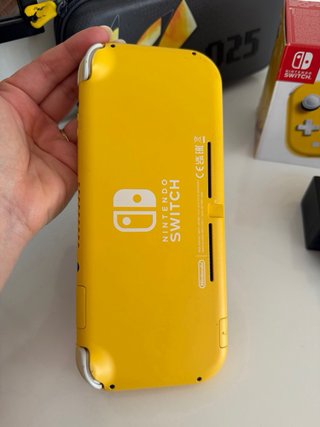Nintendo Switch Lite Amarilla + Funda