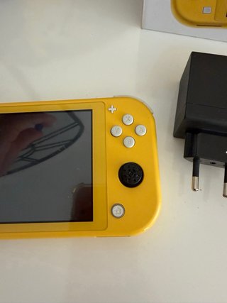 Nintendo Switch Lite Amarilla + Funda