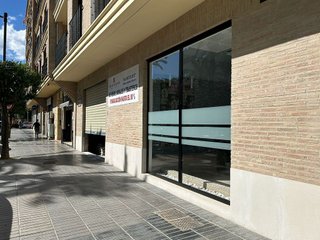 Local comercial en alquiler en Zona Avenida al Vedat en Torrent