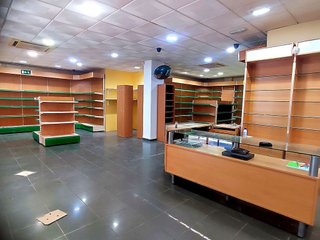 Local comercial en alquiler en Nueva Andalucía en Almería