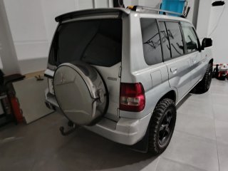Mitsubishi Montero 2004