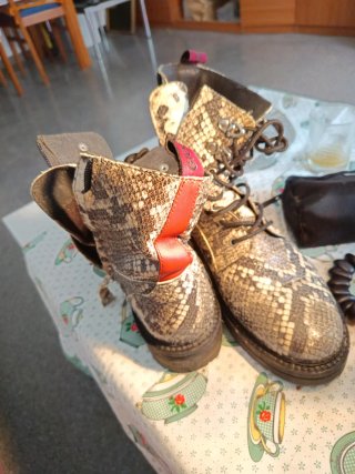 Botas serpiente talla 40