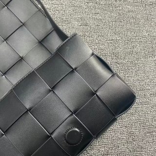 Bolso Bottega Veneta Cassette tejido negro