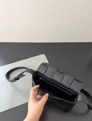 Bolso Bottega Veneta Cassette tejido negro