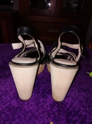 Sandalias de cuña negras 11 cm.