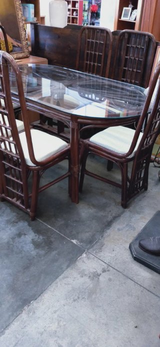 Conjunto de comedor bambú auténtico.