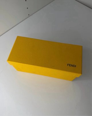 Custodia Fendi originale + scatola gialla e panno