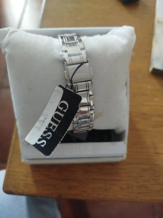 Reloj Guess Mujer Plata y Blanco