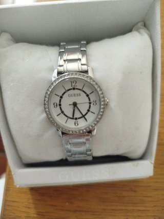 Reloj Guess Mujer Plata y Blanco