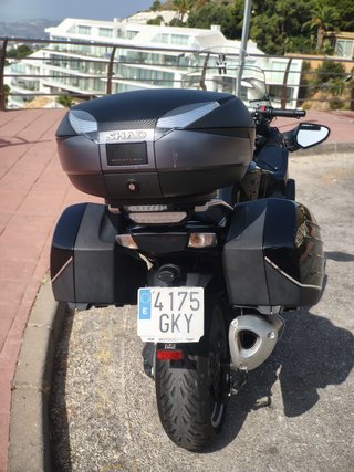 KAWASAKI GTR 1400 con Maletas y Baúl