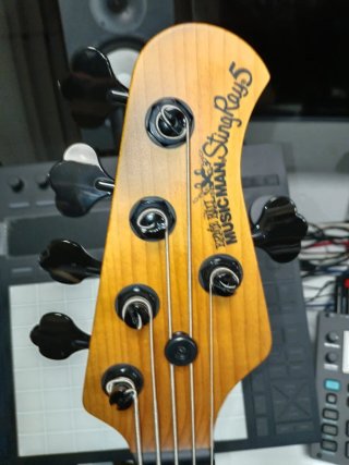 Bajo MUSIC MAN STINGRAY 5 ESPECIAL