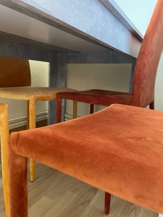 Mesa de comedor gris y blanca