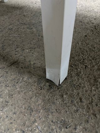 Mesa de madera blanca y marrón