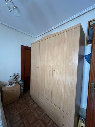 Habitación: Somier, Mesita y Armario