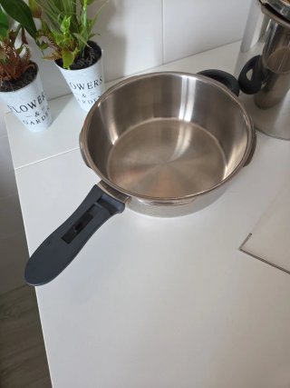Olla a presión WMF. DE 6 Y 3 LITROS.