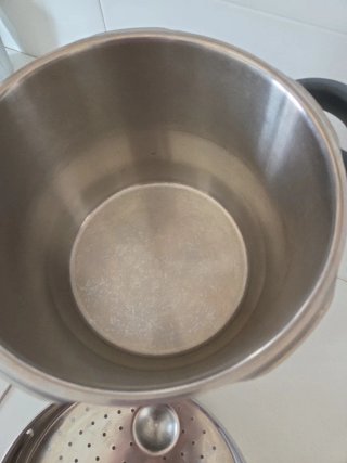 Olla a presión WMF. DE 6 Y 3 LITROS.