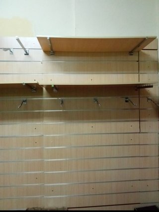 Paneles, estantes y ganchos para tienda