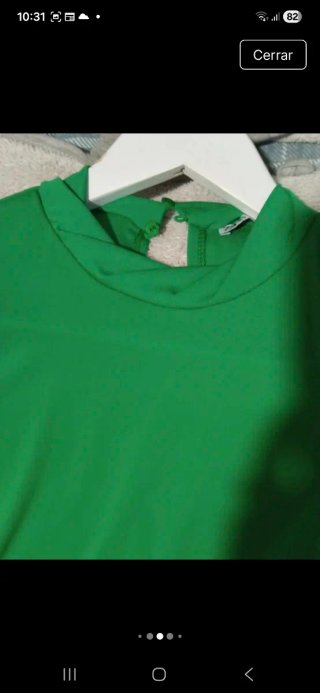 Vestido verde menta elegante bajo globo